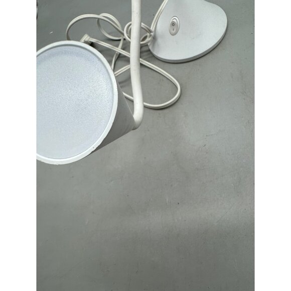 White Adjustable Desk Lamp Flexible Neck & On/Off Switch ETL Lighting READ - Picture 4 of 10